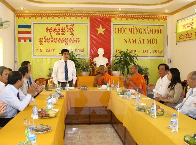 Southwestern Steering Committee extends traditional New Year visits to Khmer people 